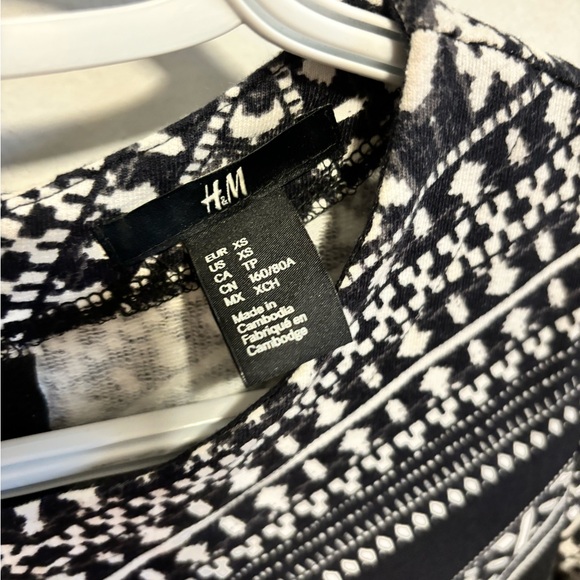H&M Geometric bodycon crew neck dress - Picture 3 of 6